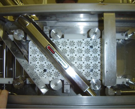 Sanitary air knife system for contact lens production