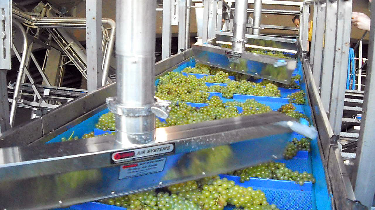 Sonic Air Systems rotary air knife system for produce washing and drying